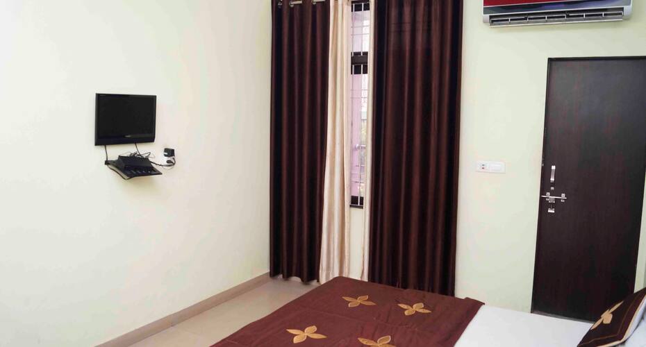 TG Rooms Tonk Road, Jaipur 4
